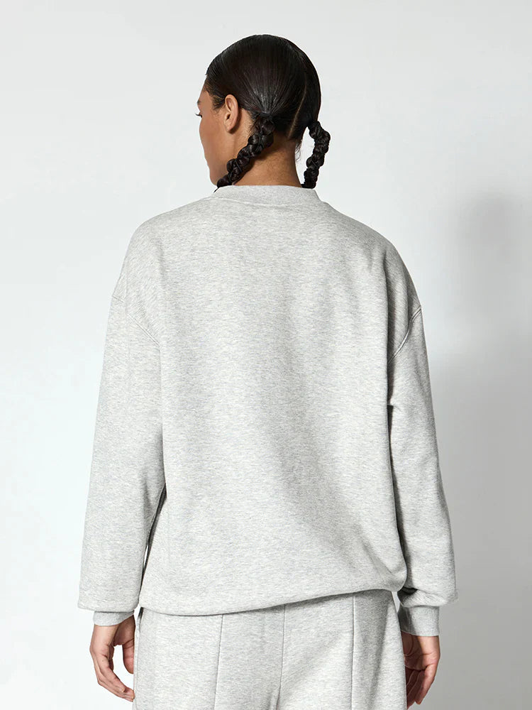 Sweat-shirt gris en molleton doux et confortable