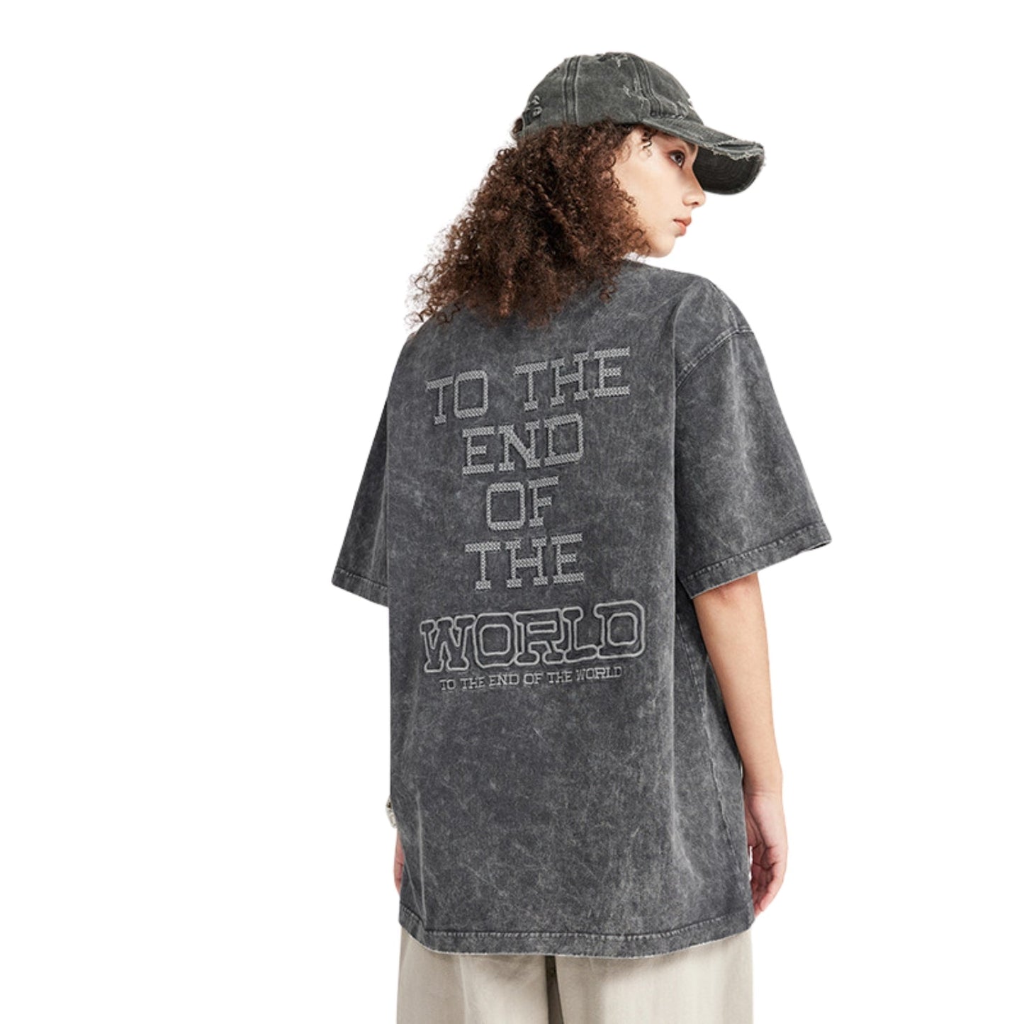 T-shirt femme streetwear "The End Of The World" – Graphisme audacieux